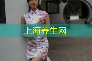 夜色中感受传统与现代的碰撞